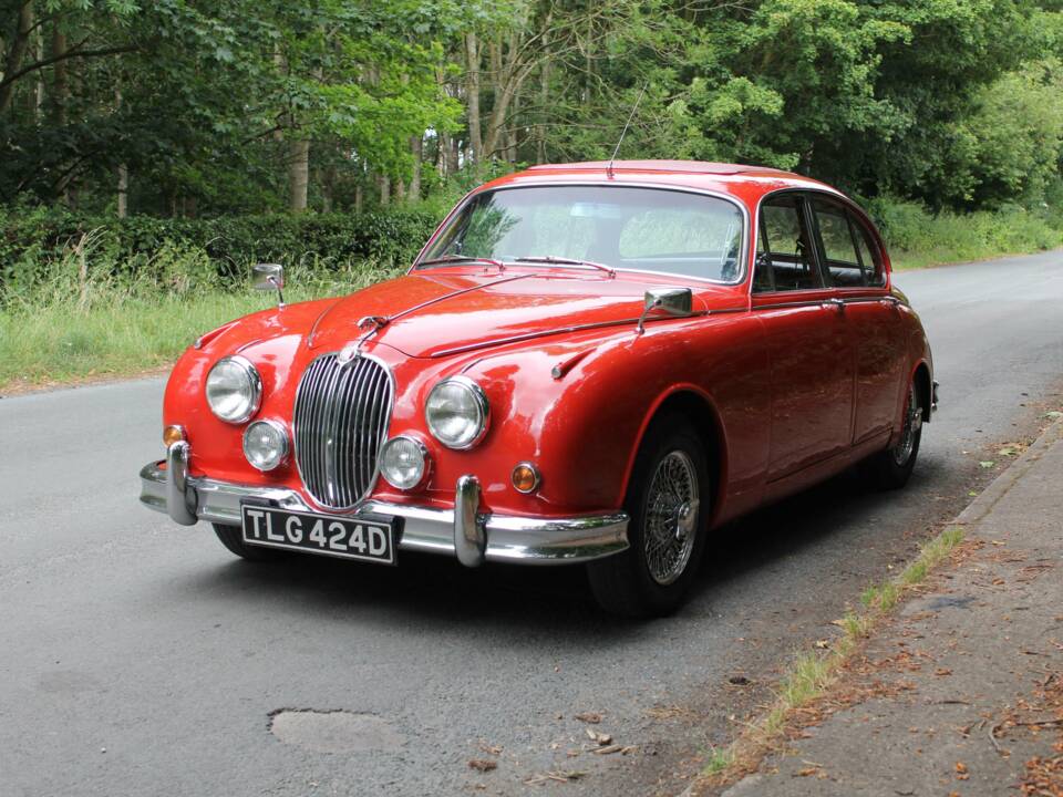 Image 3/21 of Jaguar Mk II 3.8 (1965)