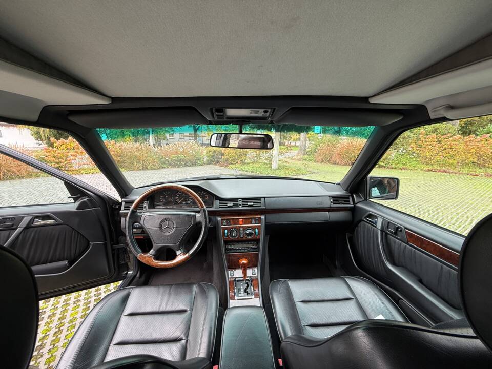 Bild 16/27 von Mercedes-Benz 500 E (1992)