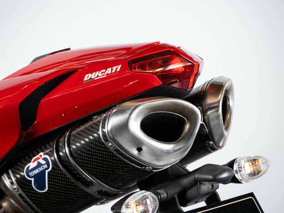 Immagine 21/50 di Ducati DUMMY (2011)
