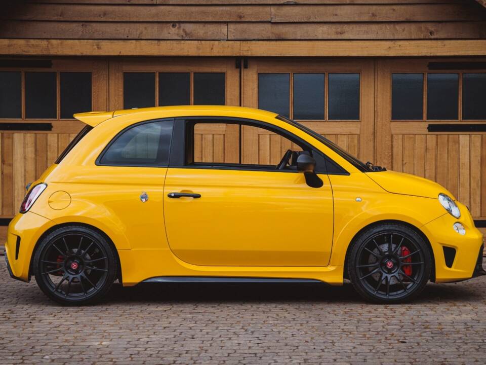 Immagine 3/8 di Abarth 695 Biposto (2016)