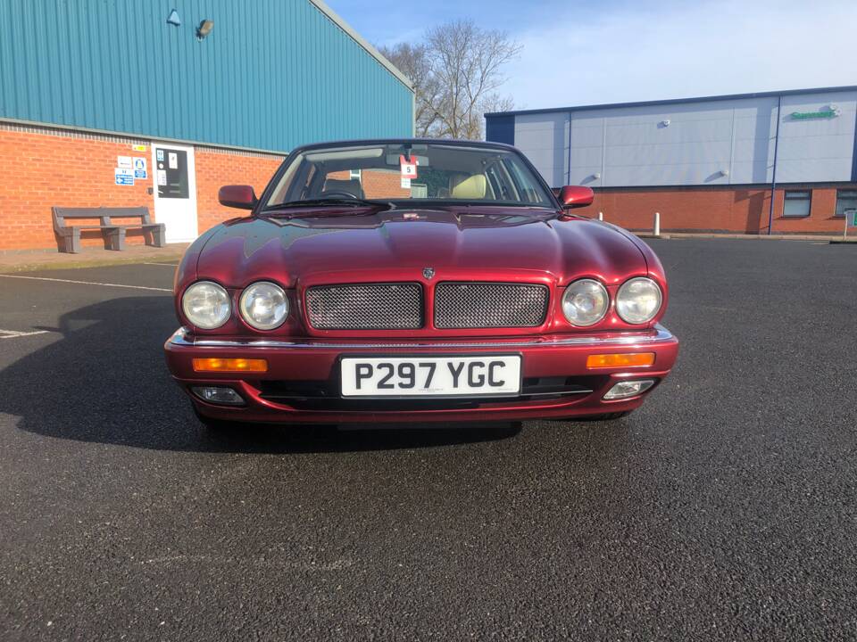 Image 2/9 of Jaguar XJ6 Sport 3.2 (1996)