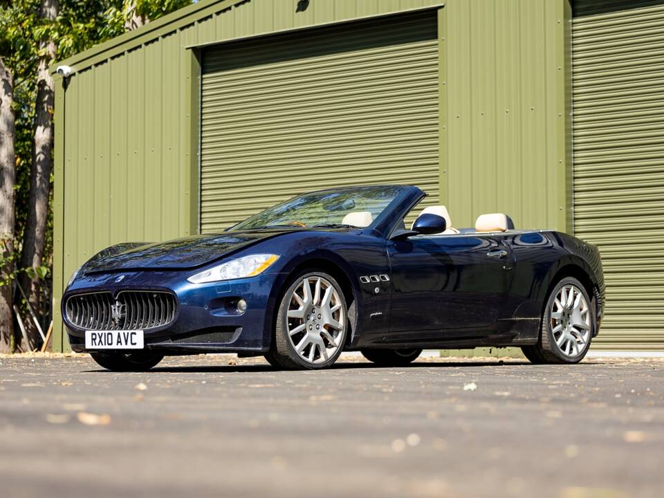 Immagine 1/36 di Maserati GranCabrio 4.7 (2010)
