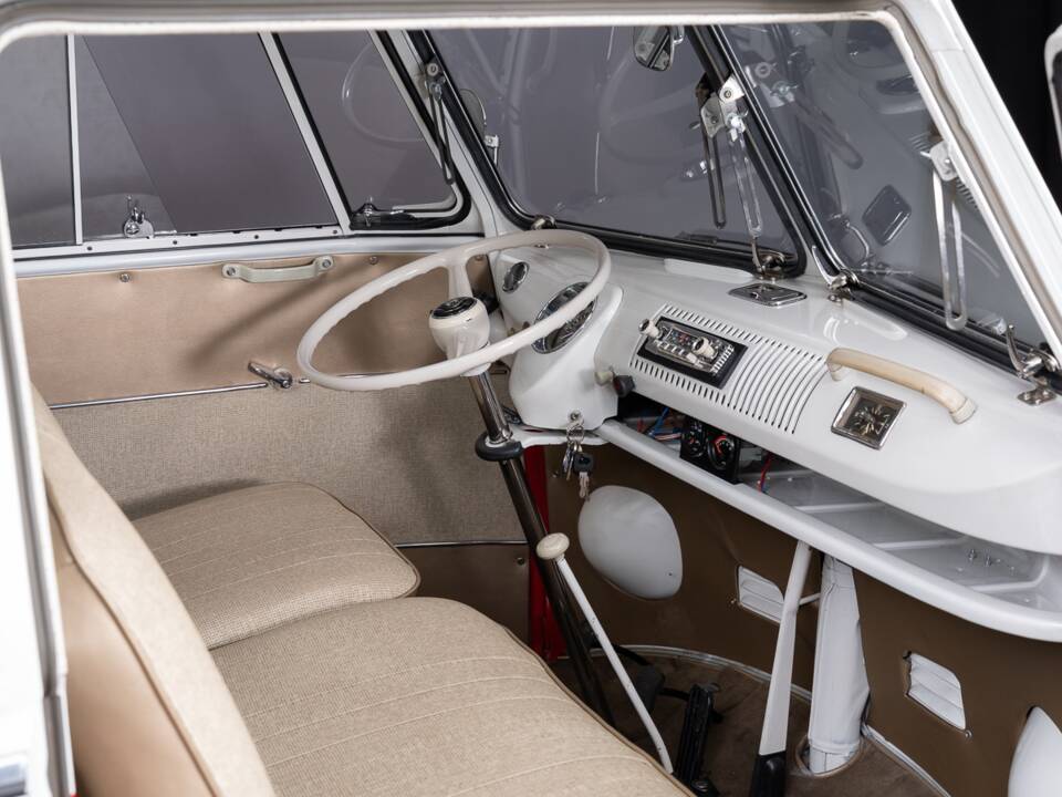 Image 25/46 of Volkswagen T1 Samba (1967)