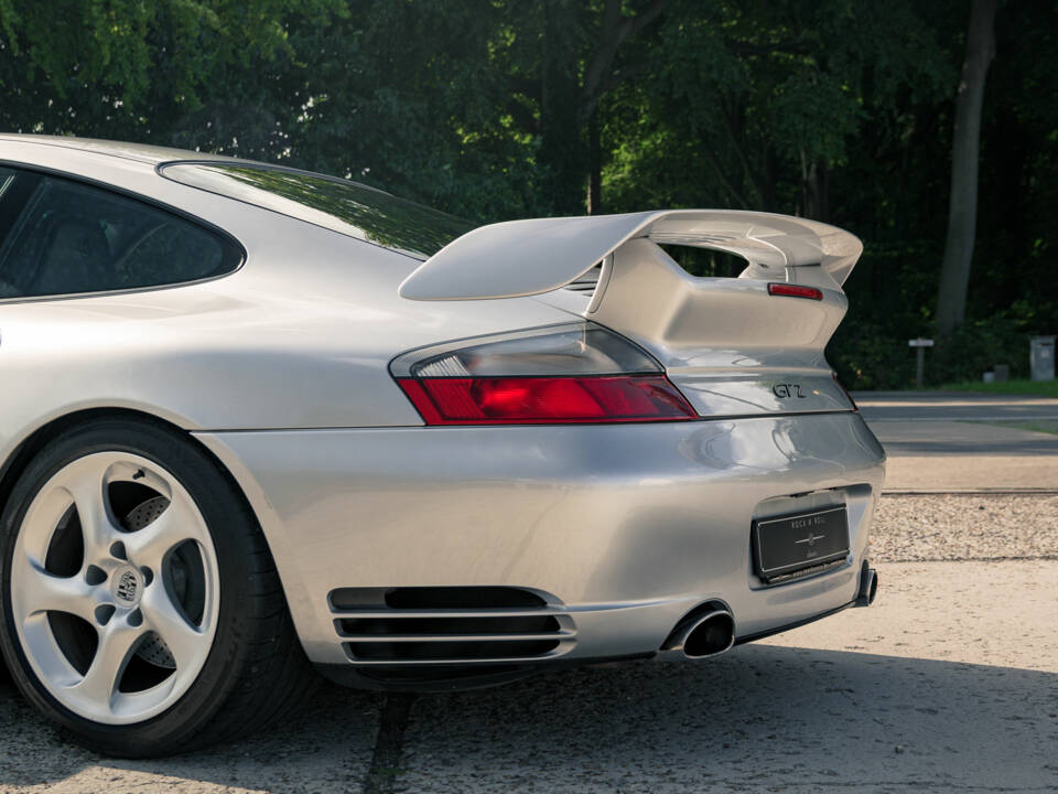 Image 24/51 of Porsche 911 GT2 (2001)