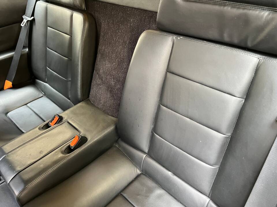 Image 16/18 of Ferrari Mondial T (1990)