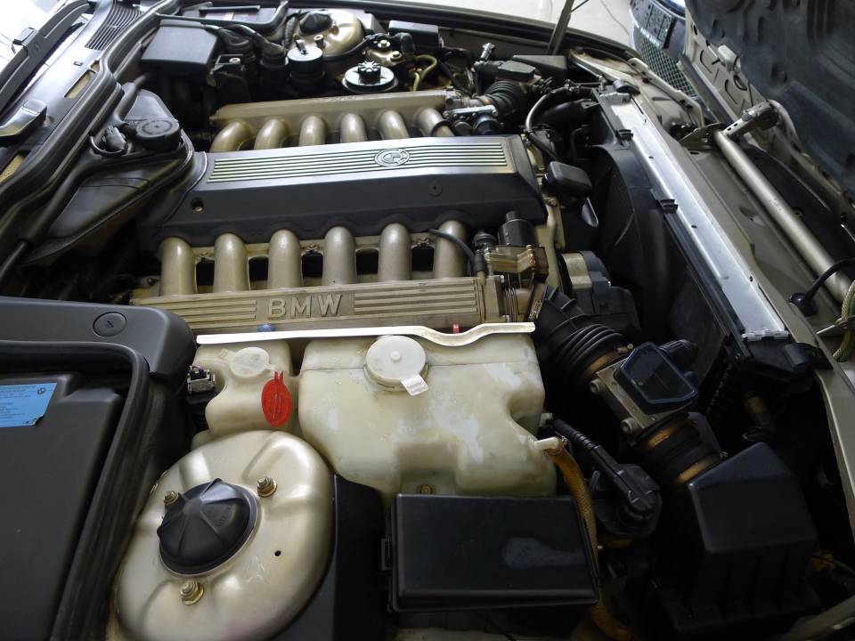 Image 4/46 of BMW 750iL (1990)