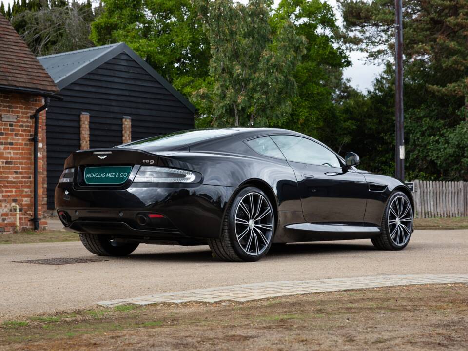 Image 3/94 of Aston Martin DB 9 (2014)