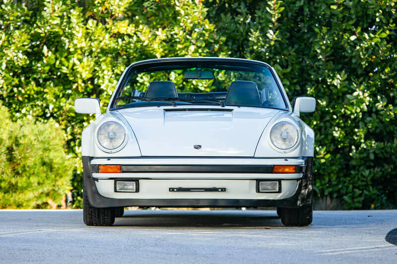 Immagine 6/31 di Porsche 911 Carrera 3.2 (1987)