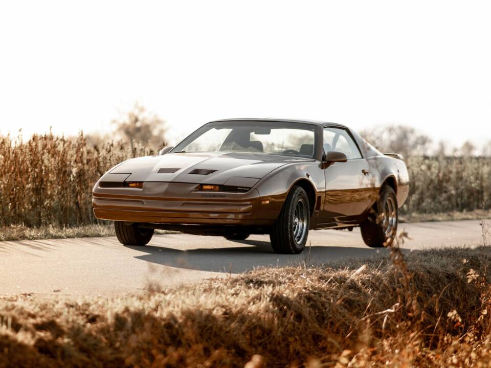 Image 2/5 de Pontiac Firebird TransAm (1986)