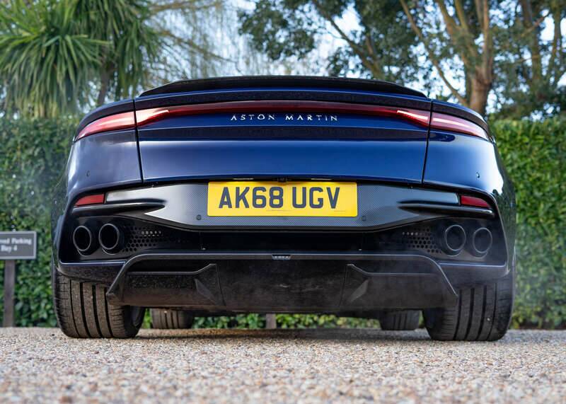 Immagine 10/50 di Aston Martin DBS Superleggera (2018)
