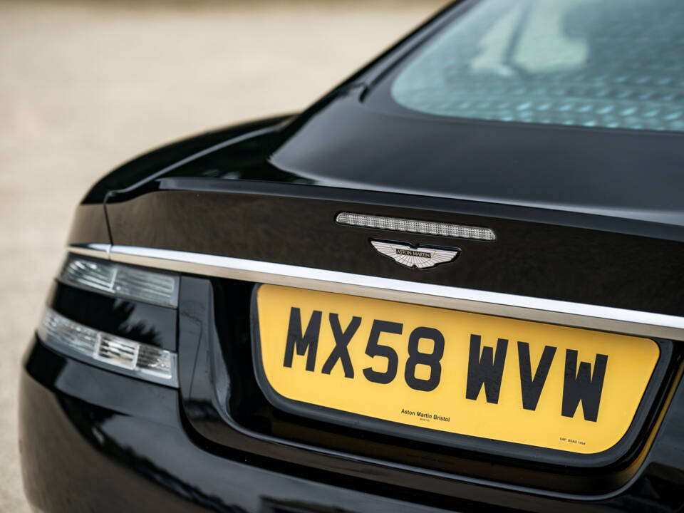 Image 11/36 of Aston Martin DBS (2008)