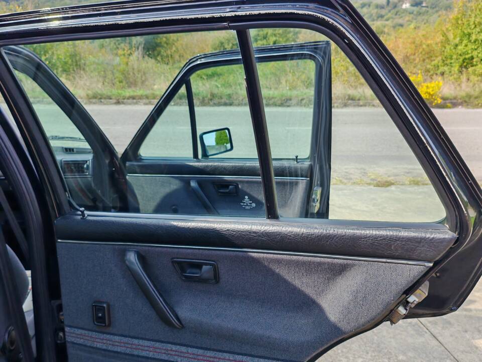 Bild 26/42 von Volkswagen Golf II GTi 16V 1.8 (1986)
