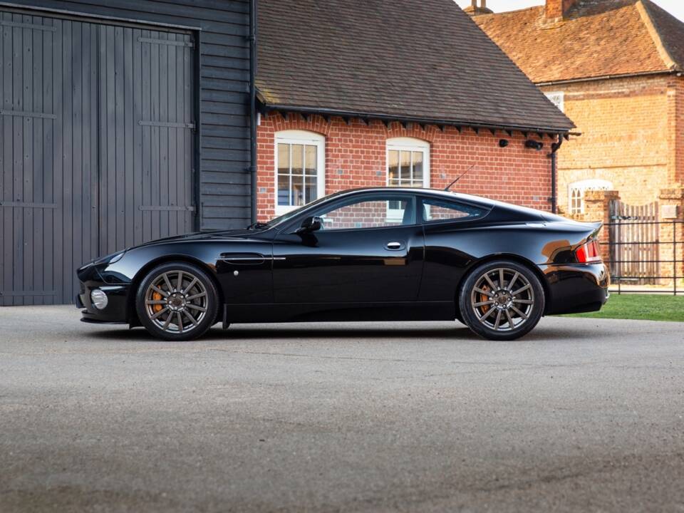 Image 2/75 of Aston Martin V12 Vanquish S (2007)