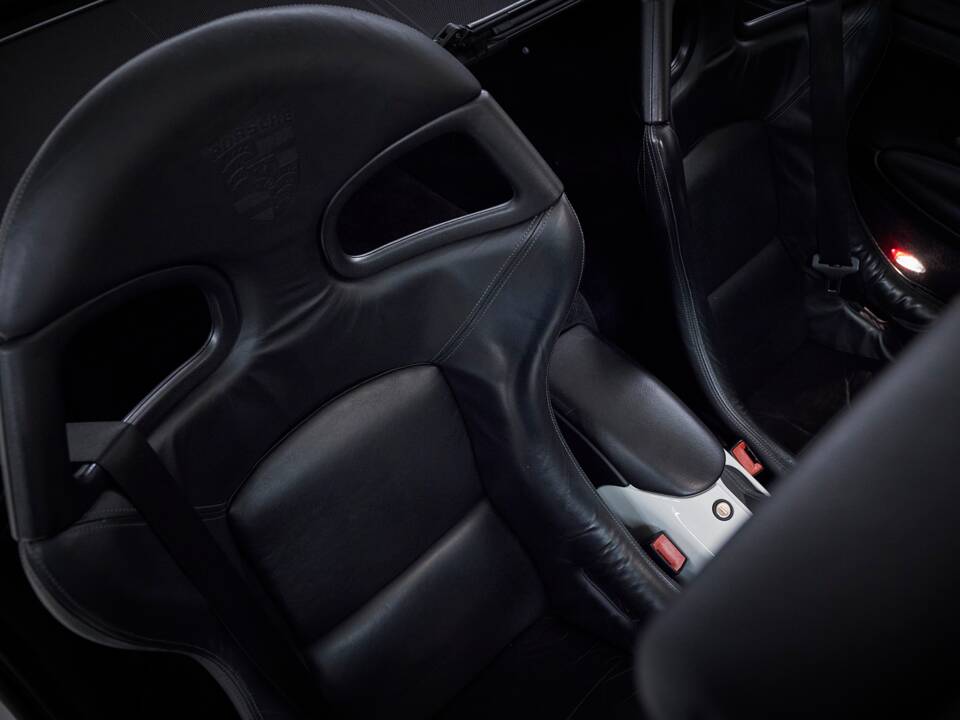 Imagen 92/98 de Porsche 911 Carrera 4S (2004)
