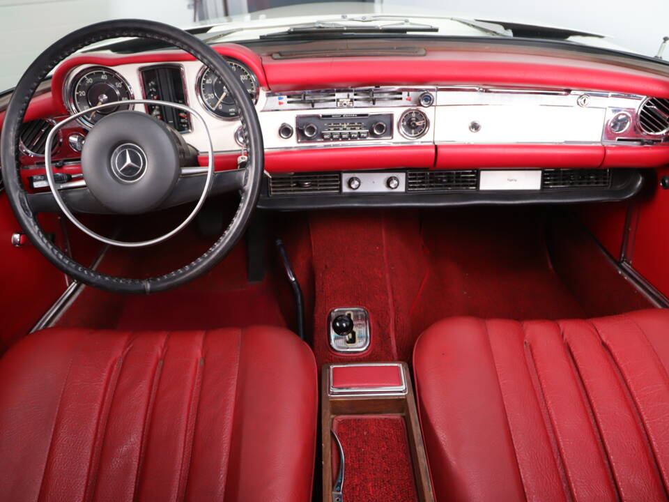 Image 17/32 of Mercedes-Benz 280 SL (1970)