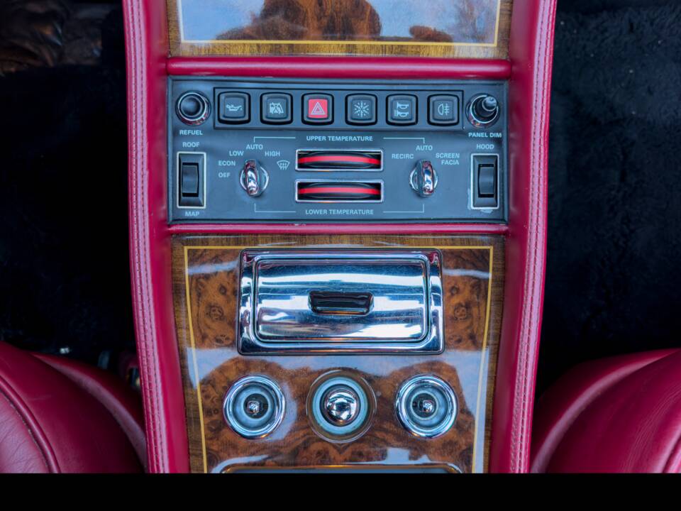 Image 17/22 of Rolls-Royce Corniche IV (1995)