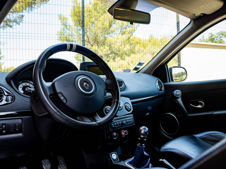 Image 16/40 of Renault Clio Gordini R.S. (2012)
