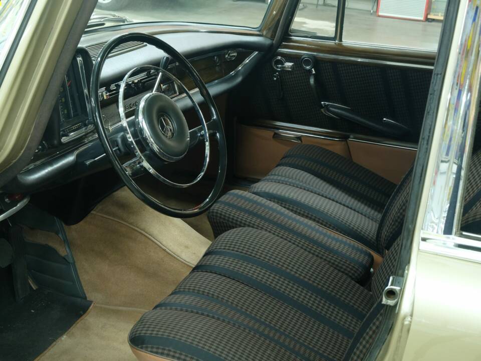 Image 29/50 of Mercedes-Benz 300 SE (1964)