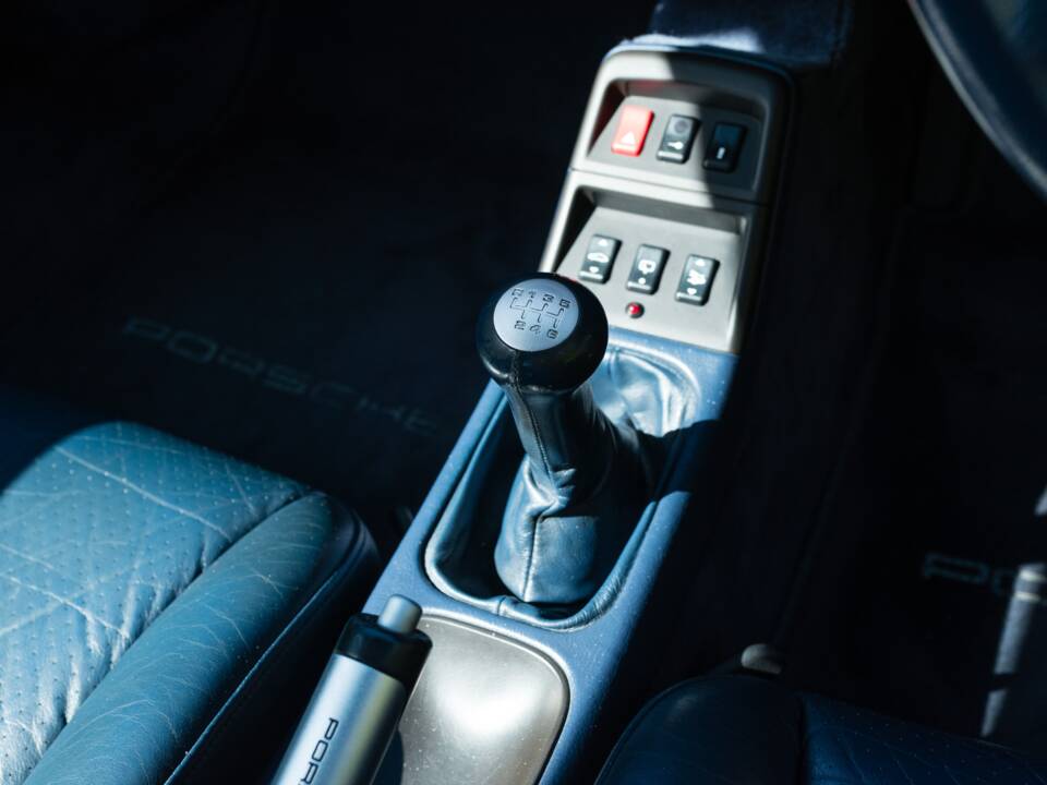 Image 34/52 of Porsche 911 Carrera 4 (1997)