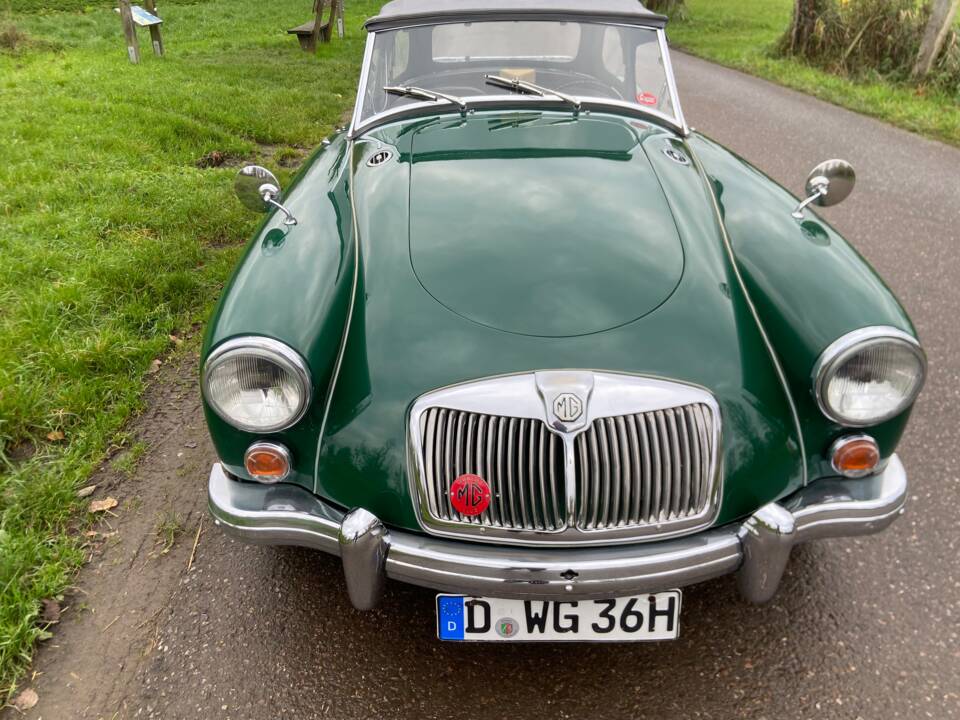 Image 2/10 of MG MGA 1600 (1960)