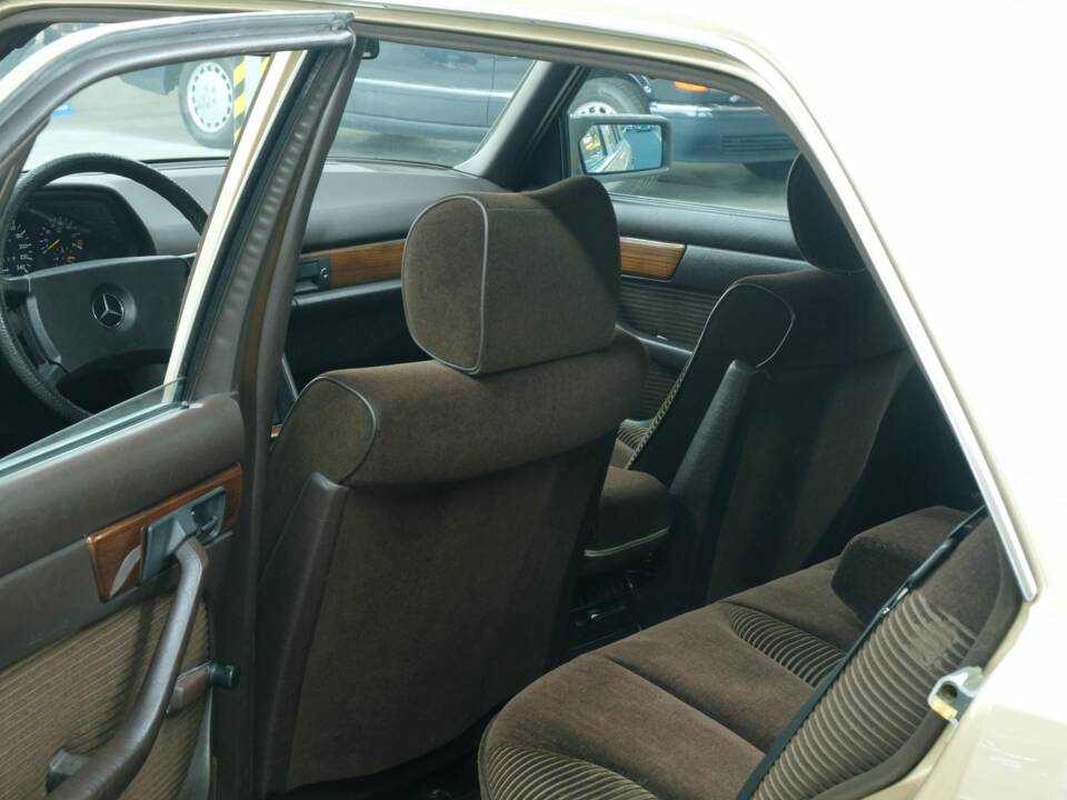 Bild 49/50 von Mercedes-Benz 280 SE (1980)