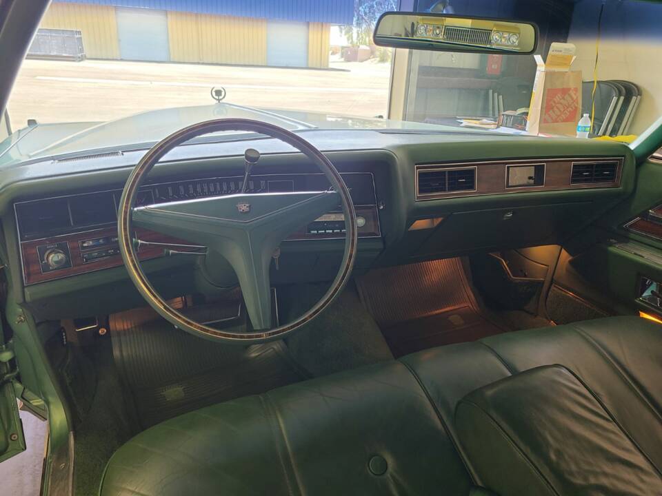 Image 11/18 of Cadillac Sedan DeVille (1971)