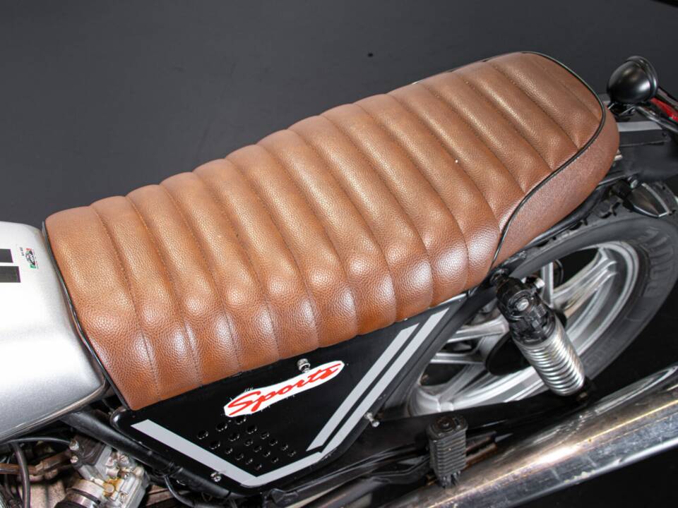 Bild 24/50 von Moto Guzzi V 35 III (1986)