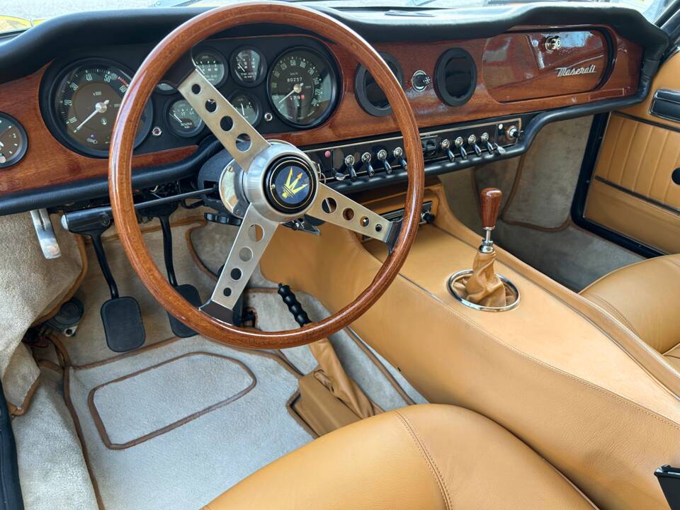 Image 40/101 of Maserati Mexico 4200 (1971)