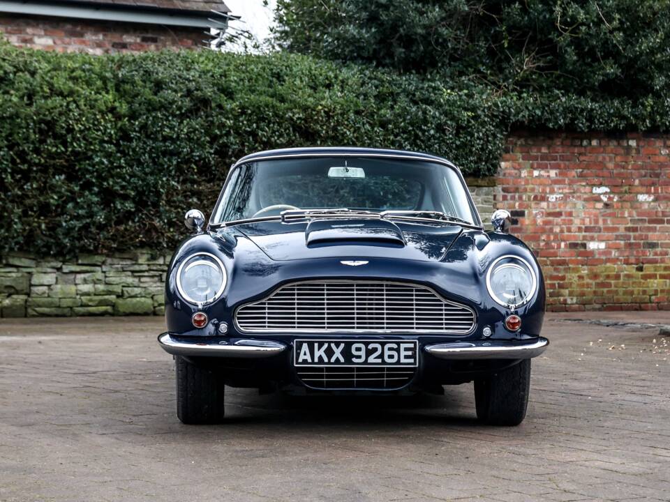 Image 2/46 de Aston Martin DB 6 (1967)