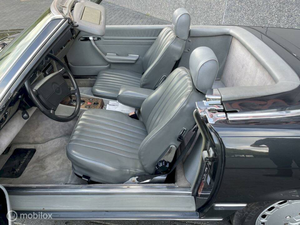 Image 9/10 of Mercedes-Benz 560 SL (1989)