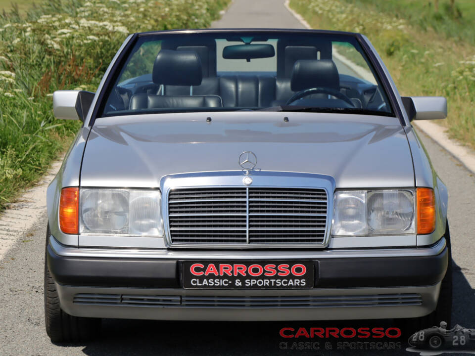 Immagine 6/39 di Mercedes-Benz 300 CE-24 (1992)