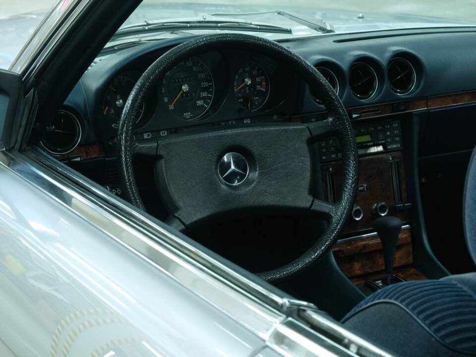 Image 32/50 de Mercedes-Benz 500 SLC (1981)