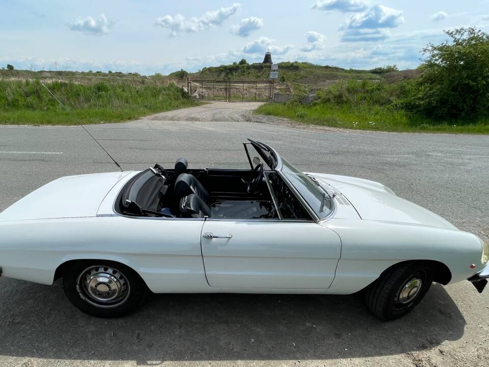 Bild 28/29 von Alfa Romeo Spider 1300 Junior (1971)