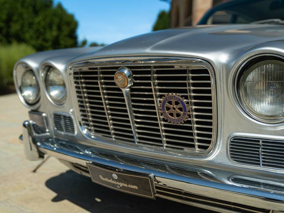 Image 19/50 of Jaguar XJ 6 4.2 (1970)