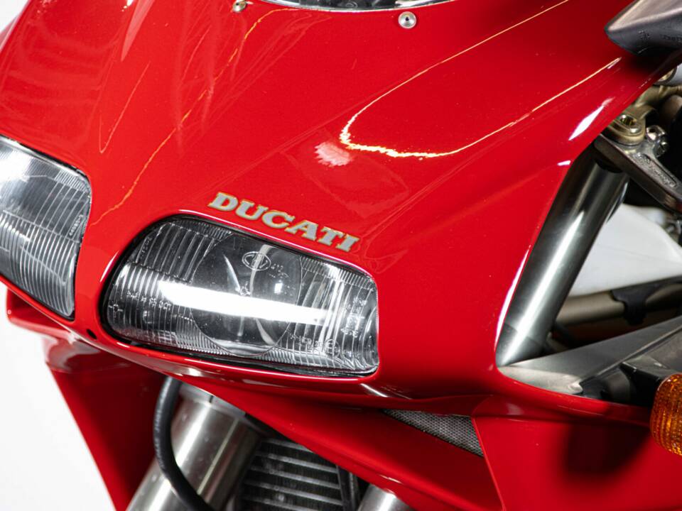 Image 46/50 of Ducati 748 S (1996)