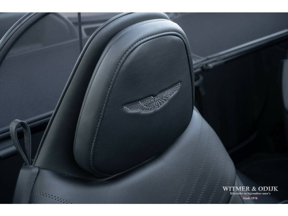 Image 32/41 de Aston Martin DB 11 Volante (2018)