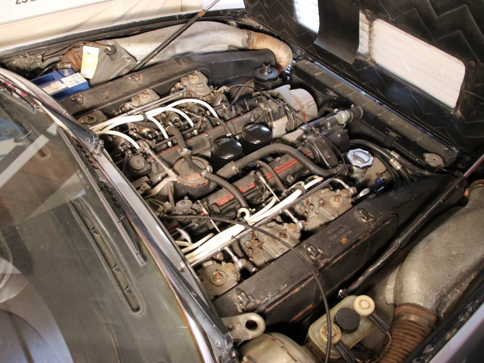 Immagine 12/34 di Ferrari 400 GT/4 2+2 (1977)