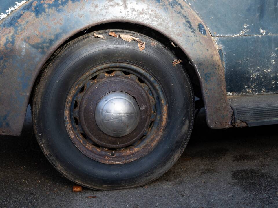 Image 16/134 of Ford V8 (1937)