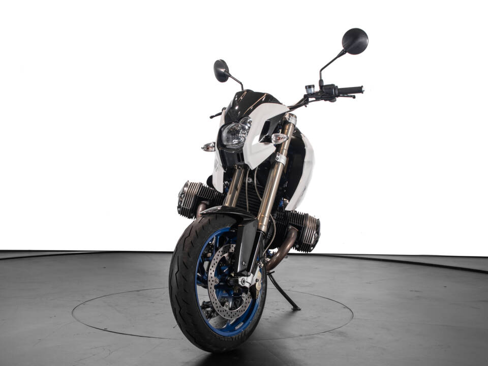 Immagine 4/33 di BMW DUMMY (2007)