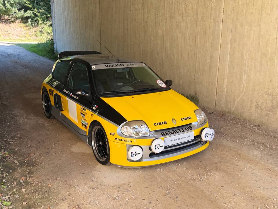 Imagen 3/29 de Renault Clio II V6 (2002)