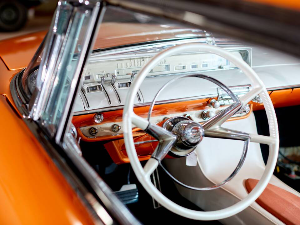 Image 23/34 of Lincoln Premiere Hardtop Coupé (1956)