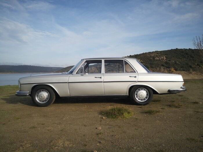 Image 2/7 of Mercedes-Benz 250 (1970)