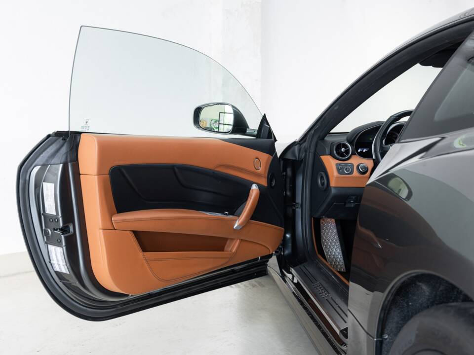 Image 10/47 of Ferrari FF (2015)