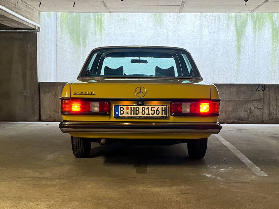 Image 36/139 of Mercedes-Benz 240 D (1978)