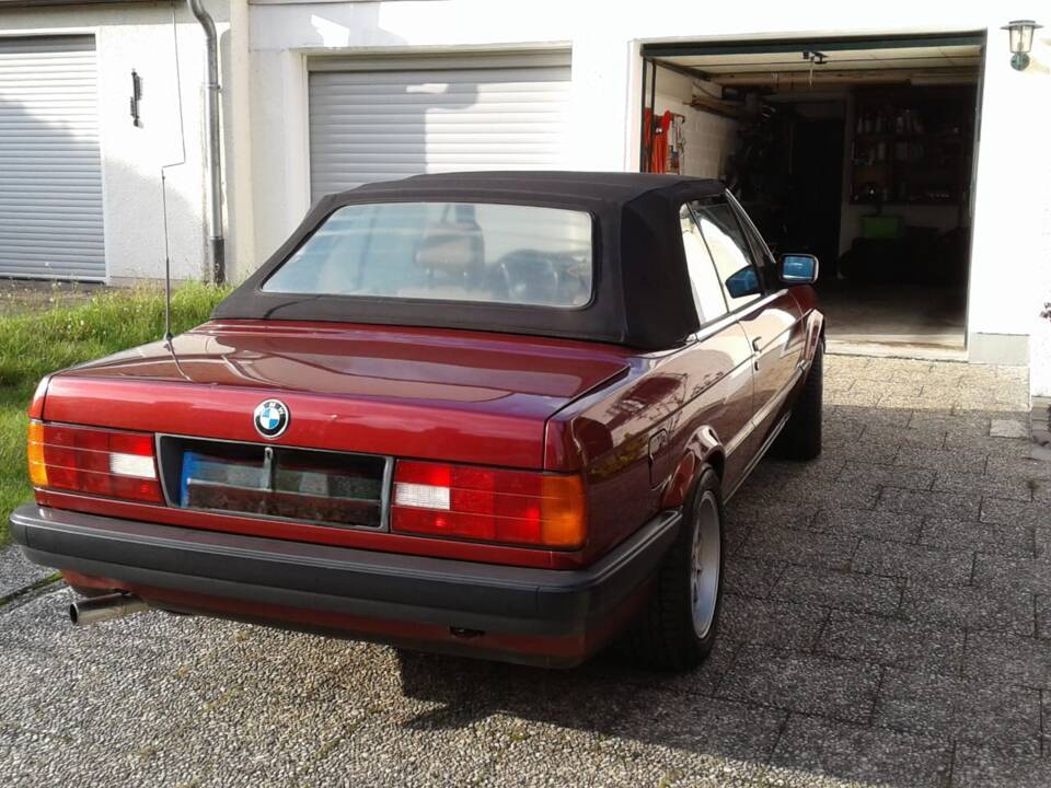Image 4/7 of BMW 318i Touring (1992)