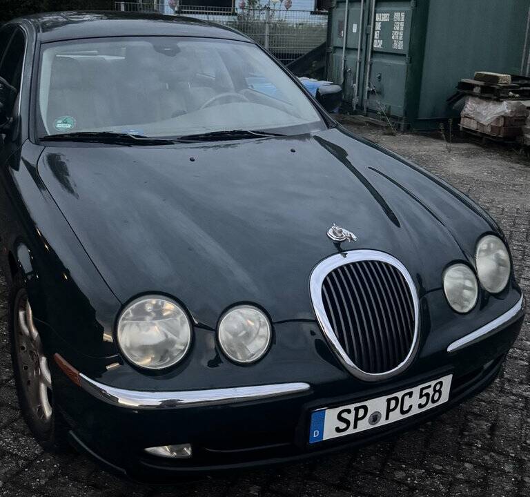 Image 3/8 de Jaguar S-Type 4.0 V8 (2000)
