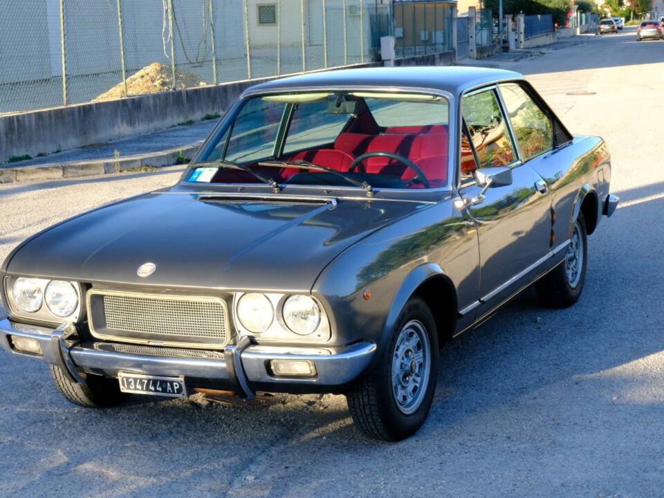 Image 1/23 of FIAT 124 Sport Coupe (1973)