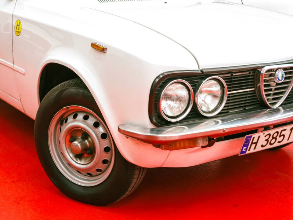 Bild 2/34 von Alfa Romeo Giulia Nuova Super 1600 (1979)