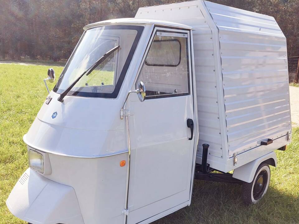 Image 2/29 of Piaggio Ape P50 (1980)