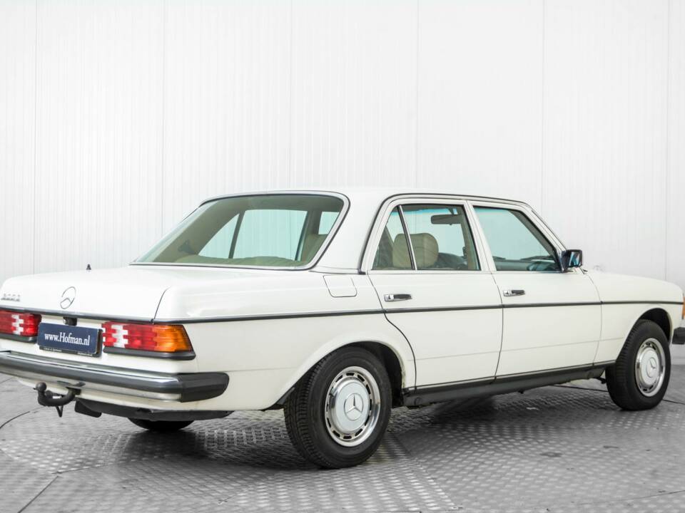 Image 2/50 of Mercedes-Benz 300 D (1980)